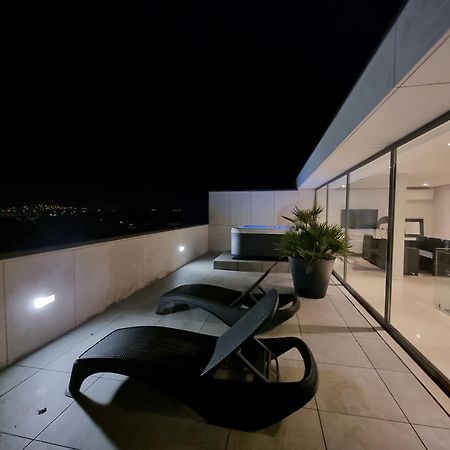 River Town View - Luxury Apartment With Jacuzzi On Terrace เวียนา โด กัสเตโล ภายนอก รูปภาพ