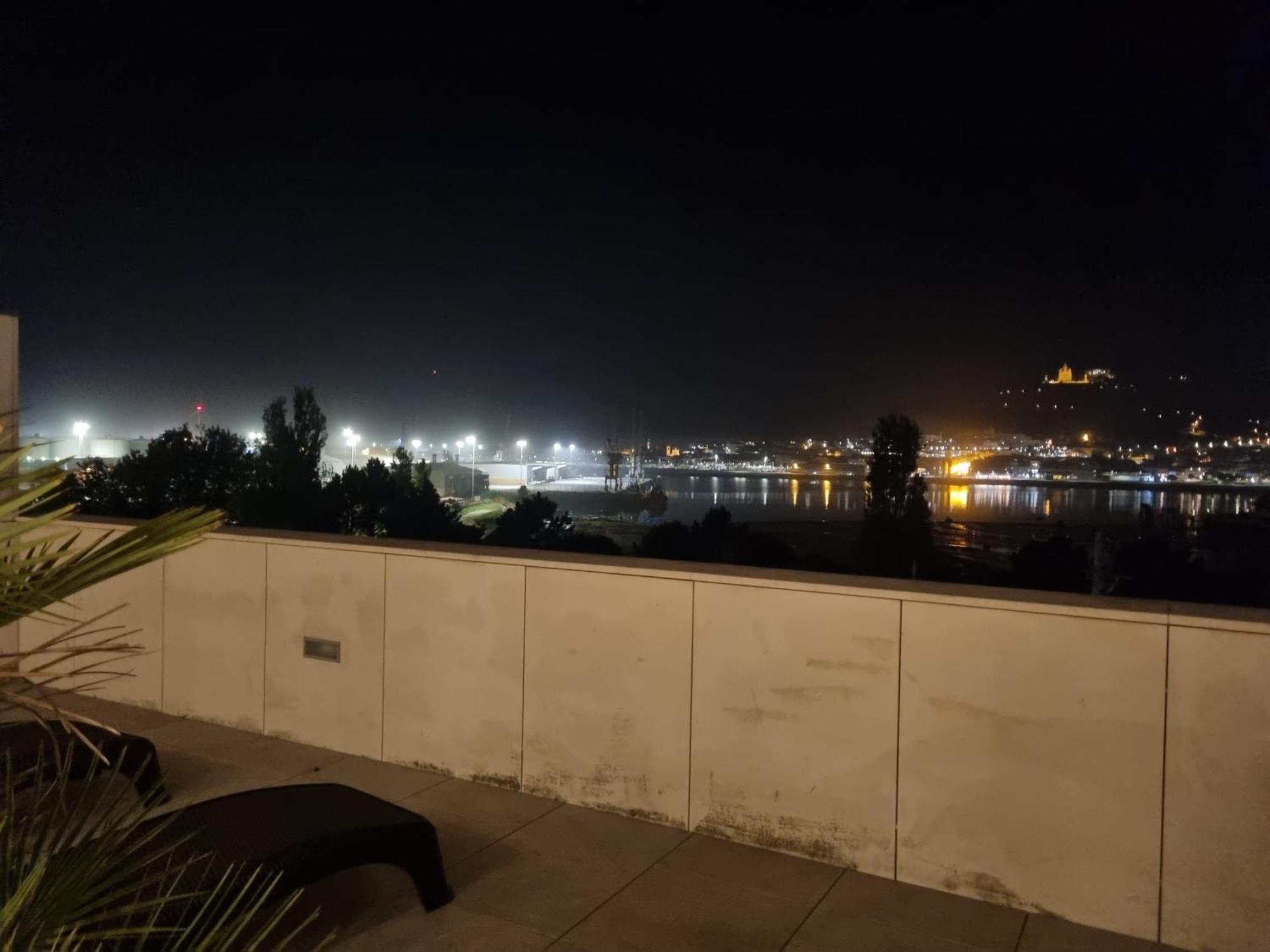River Town View - Luxury Apartment With Jacuzzi On Terrace เวียนา โด กัสเตโล ภายนอก รูปภาพ
