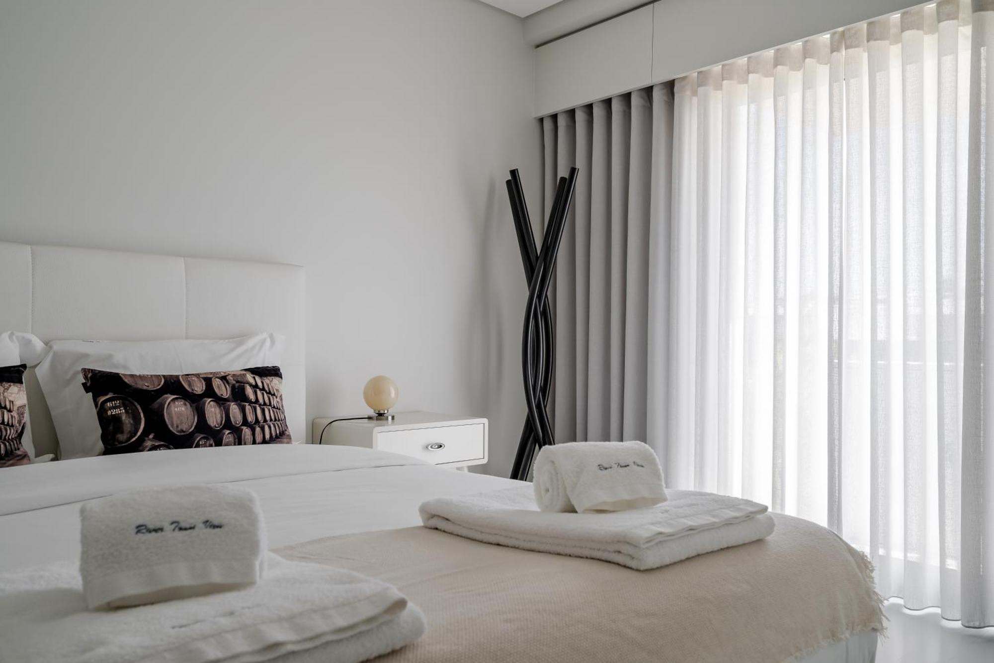 River Town View - Luxury Apartment With Jacuzzi On Terrace เวียนา โด กัสเตโล ภายนอก รูปภาพ