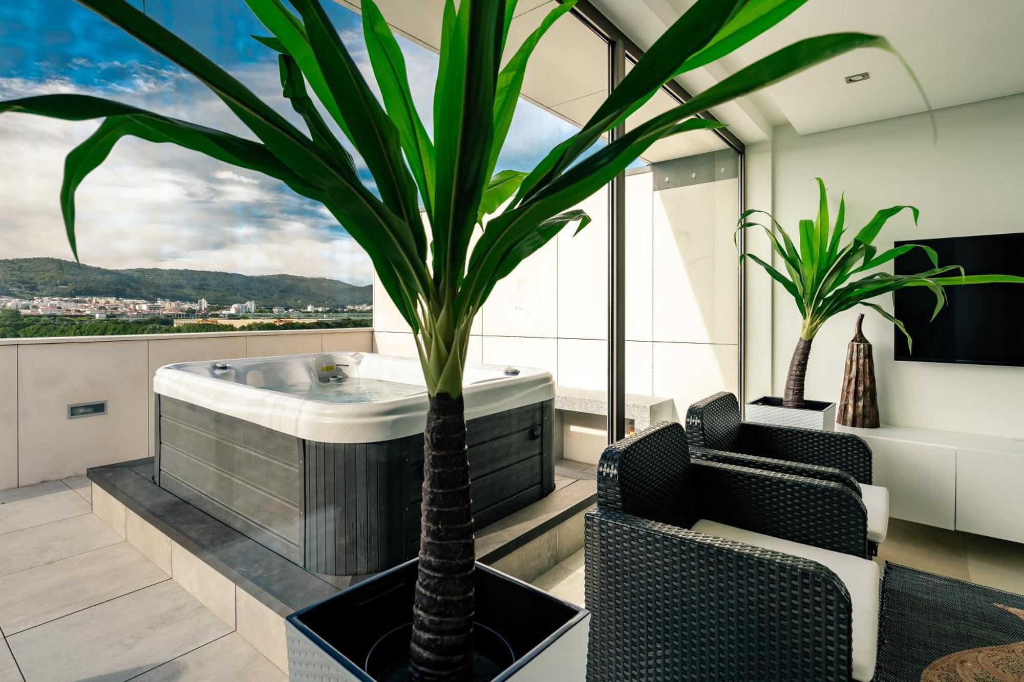 River Town View - Luxury Apartment With Jacuzzi On Terrace เวียนา โด กัสเตโล ภายนอก รูปภาพ