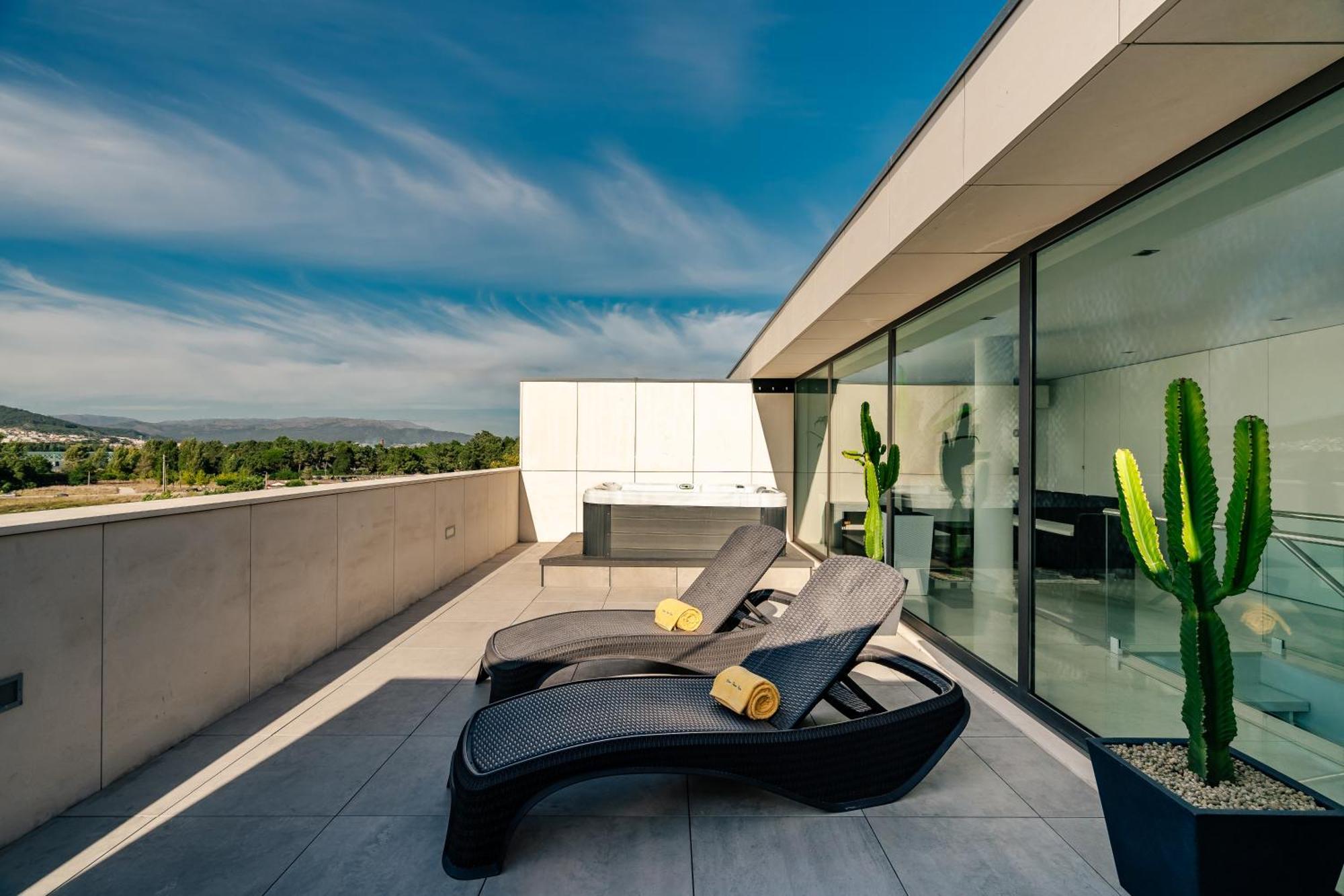 River Town View - Luxury Apartment With Jacuzzi On Terrace เวียนา โด กัสเตโล ภายนอก รูปภาพ