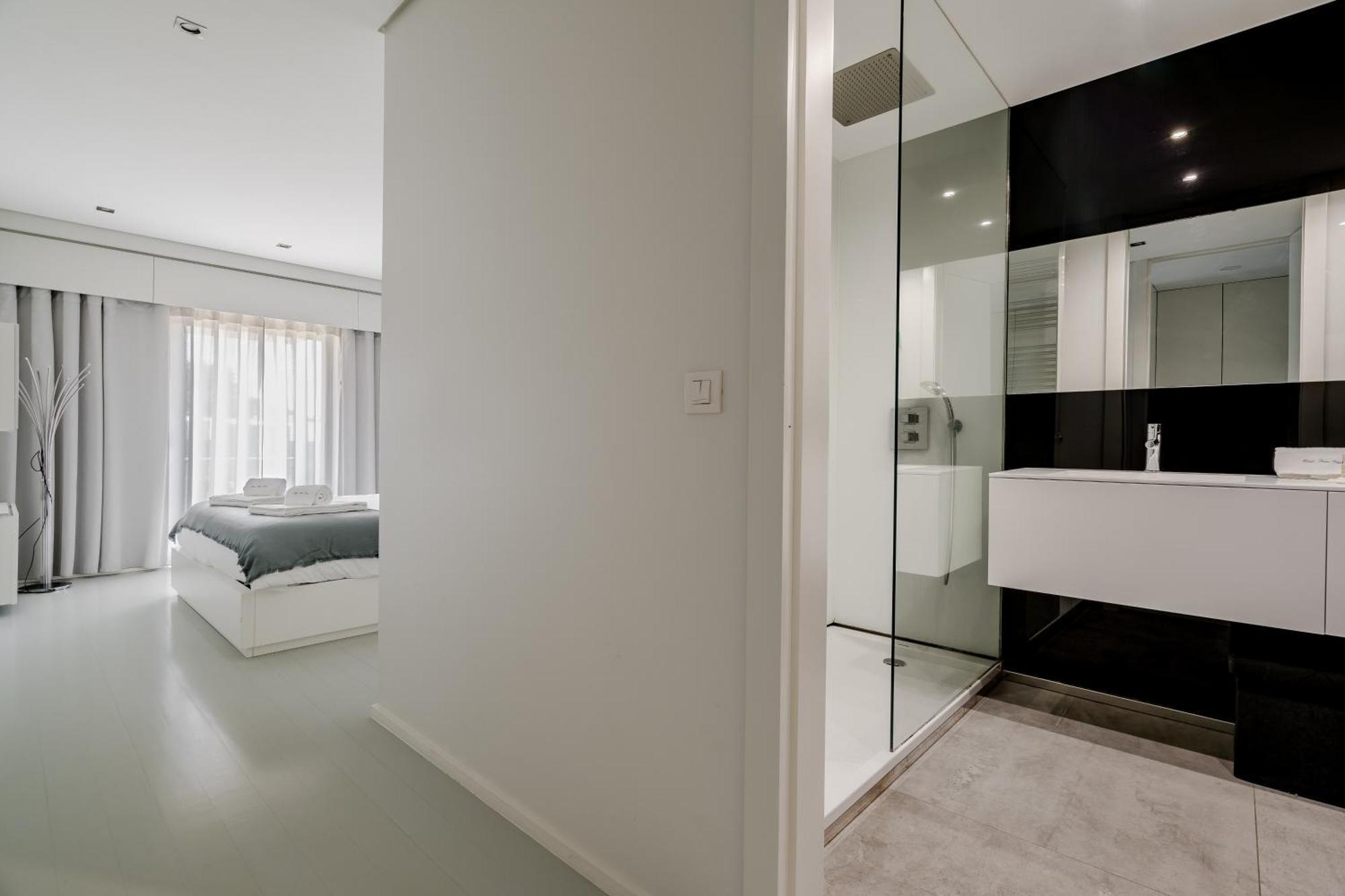 River Town View - Luxury Apartment With Jacuzzi On Terrace เวียนา โด กัสเตโล ภายนอก รูปภาพ