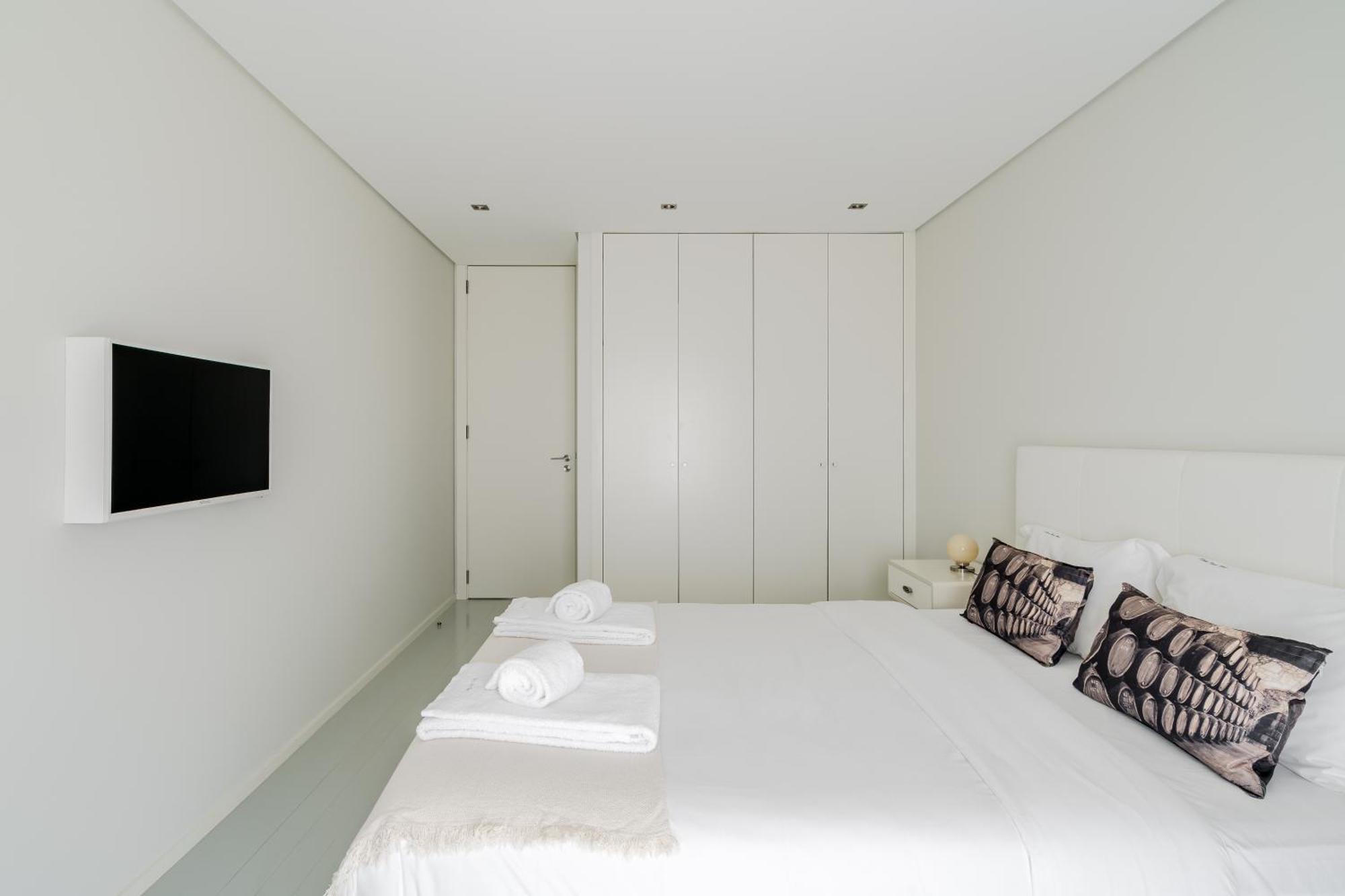 River Town View - Luxury Apartment With Jacuzzi On Terrace เวียนา โด กัสเตโล ภายนอก รูปภาพ